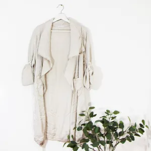 Free sized jacket with subtle sheen effect