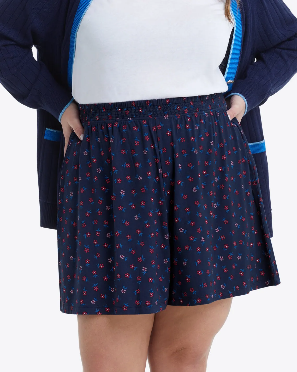 Relaxed Pull On Short in Falling Daisies