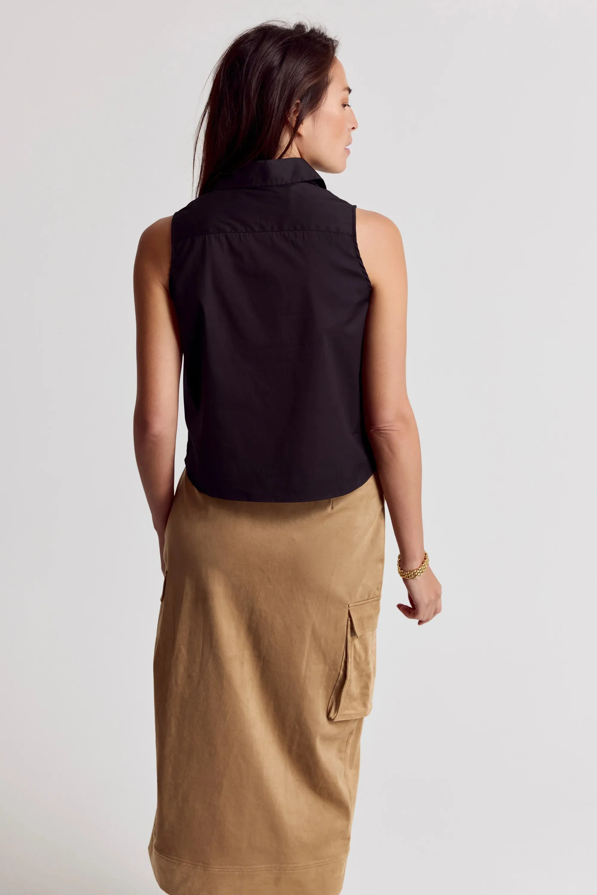 THE BOXY CROPPED SLEEVELESS SHIRT