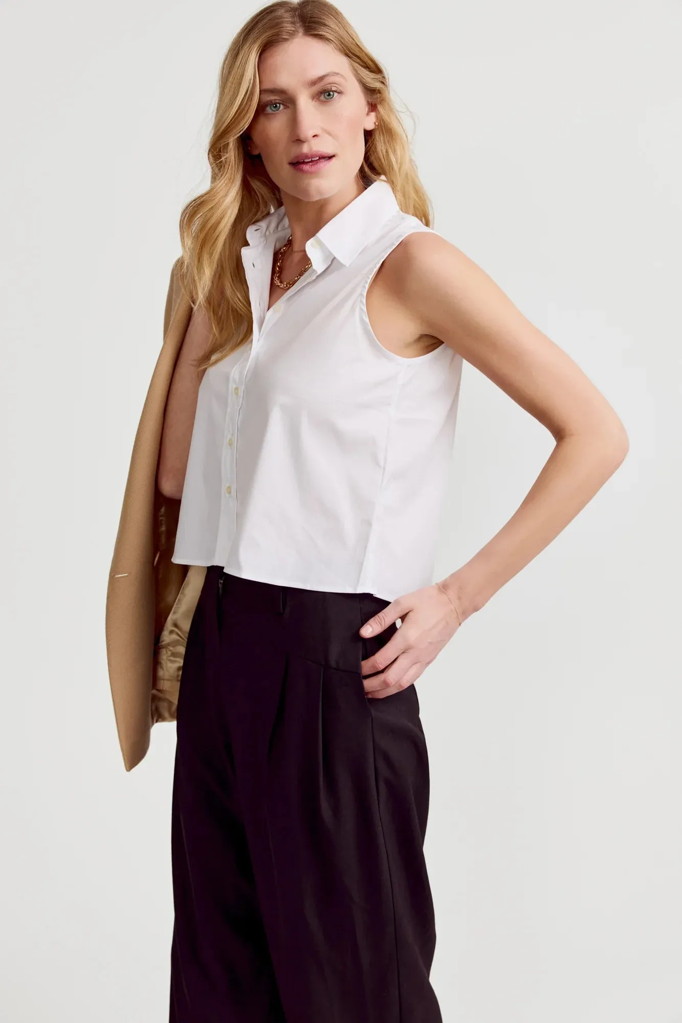 THE BOXY CROPPED SLEEVELESS SHIRT